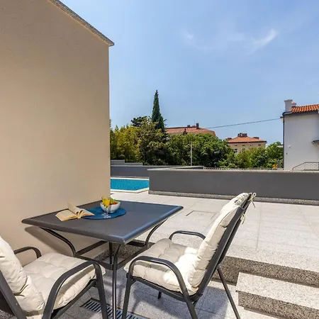 Appartamento In Mit Schoener Terrasse
