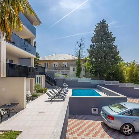 In Mit Schoener Terrasse Crikvenica