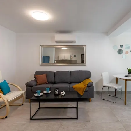 Appartamento In Mit Schoener Terrasse Crikvenica